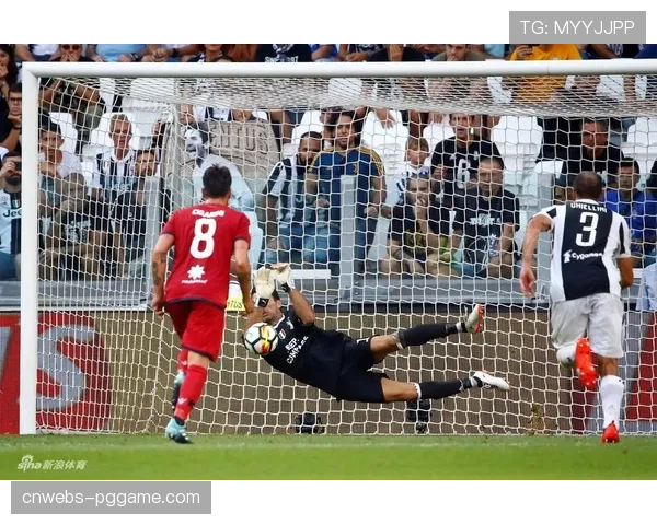 关键瞬间：萨索洛门将孔西利扑出卡利亚里点球，力保球门不失